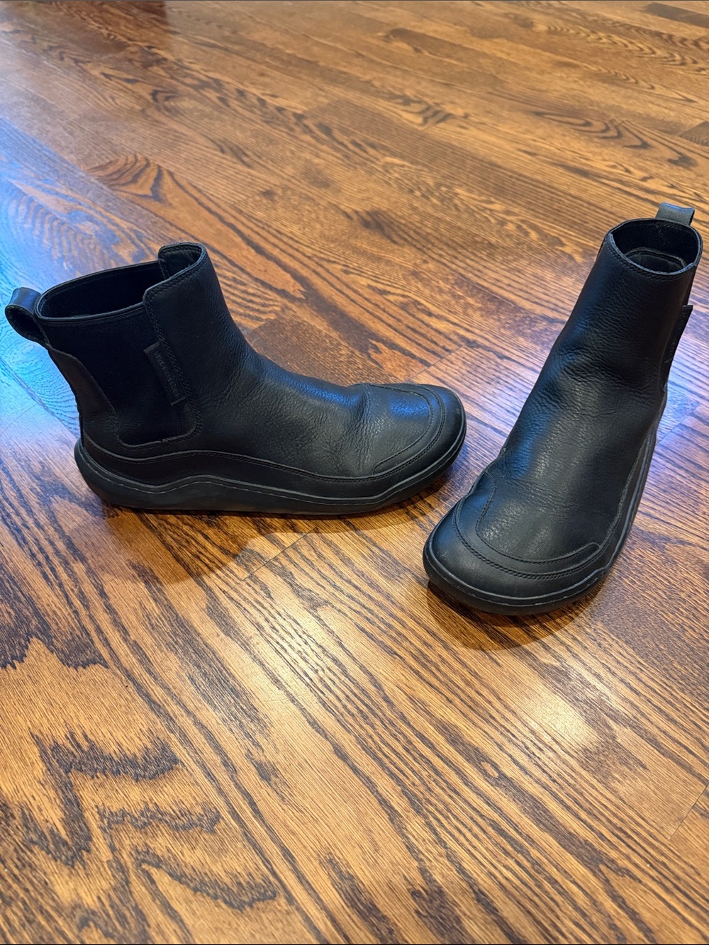 Vivobarefoot sz 39 Black pull-on chelsea like boots